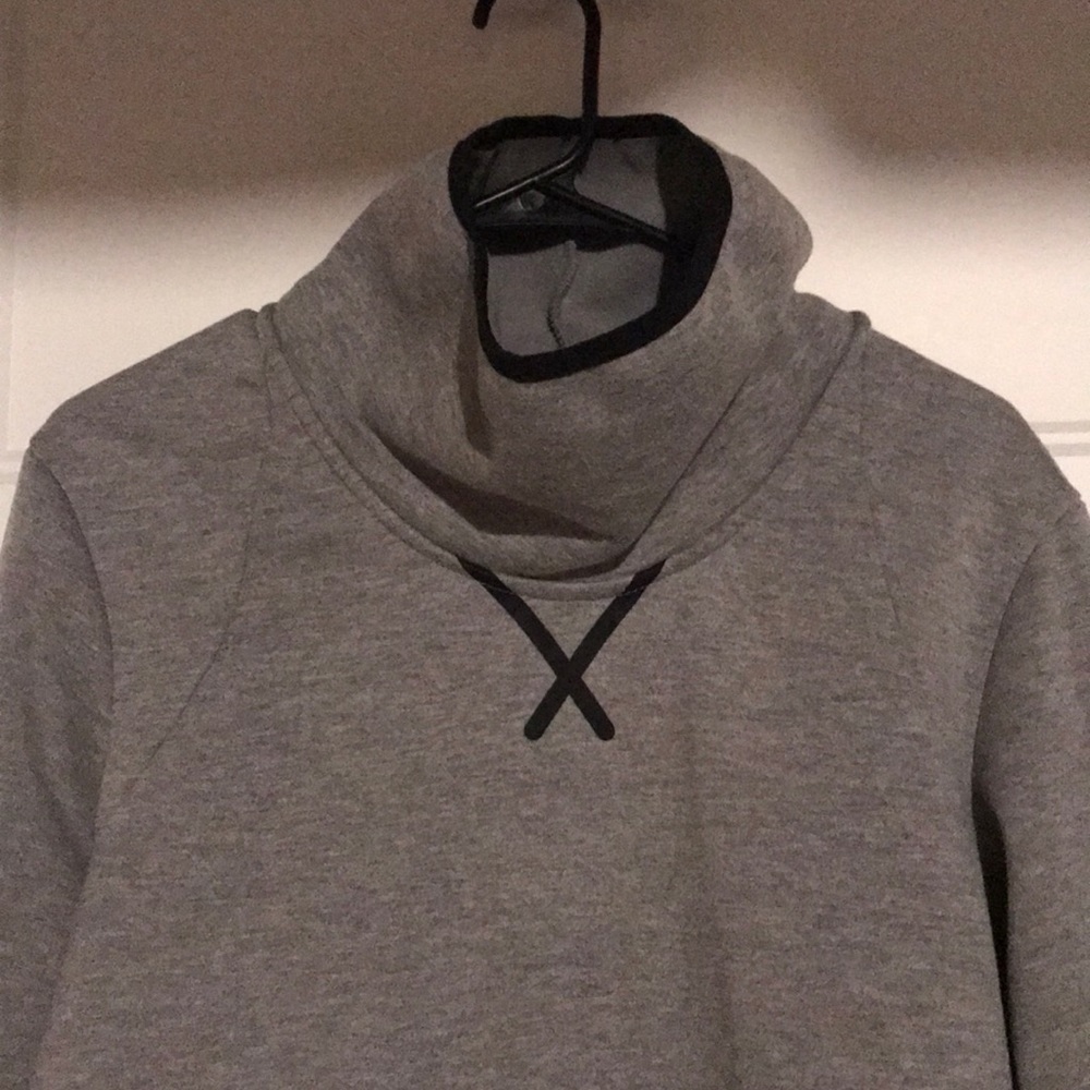 Sweatshirt - Picture 2 of 3
